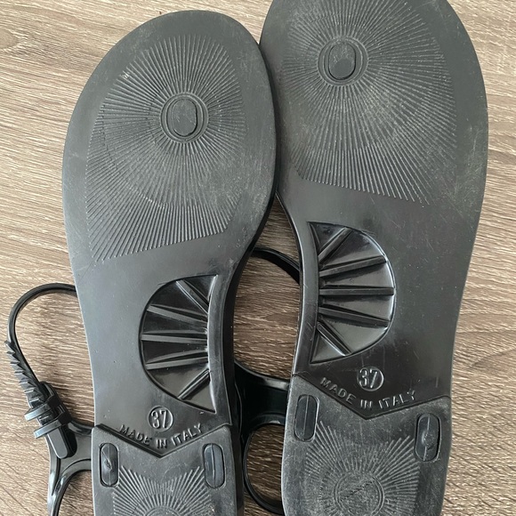 Chanel Pearl Logo Jelly Sandals - Picture 2 of 3